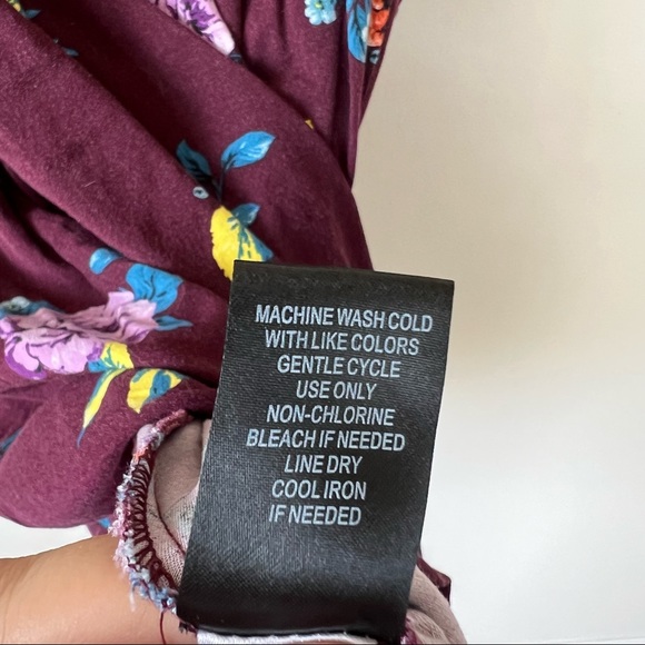 Torrid Mini Challis Zip-Front Shirt Dress Burgundy Floral Size 2 - Picture 6 of 7